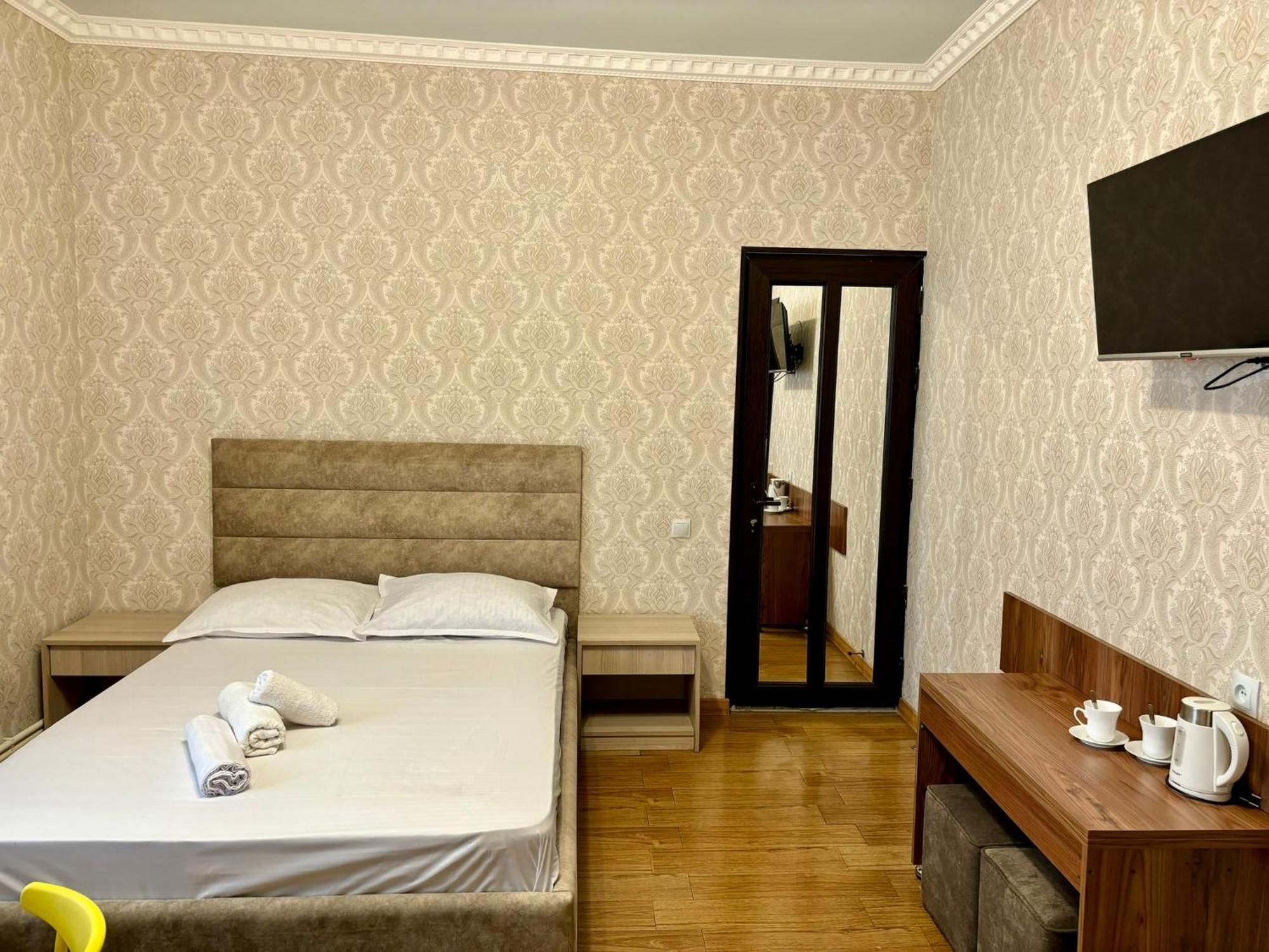 Styopa Hotel Ереван Екстериор снимка