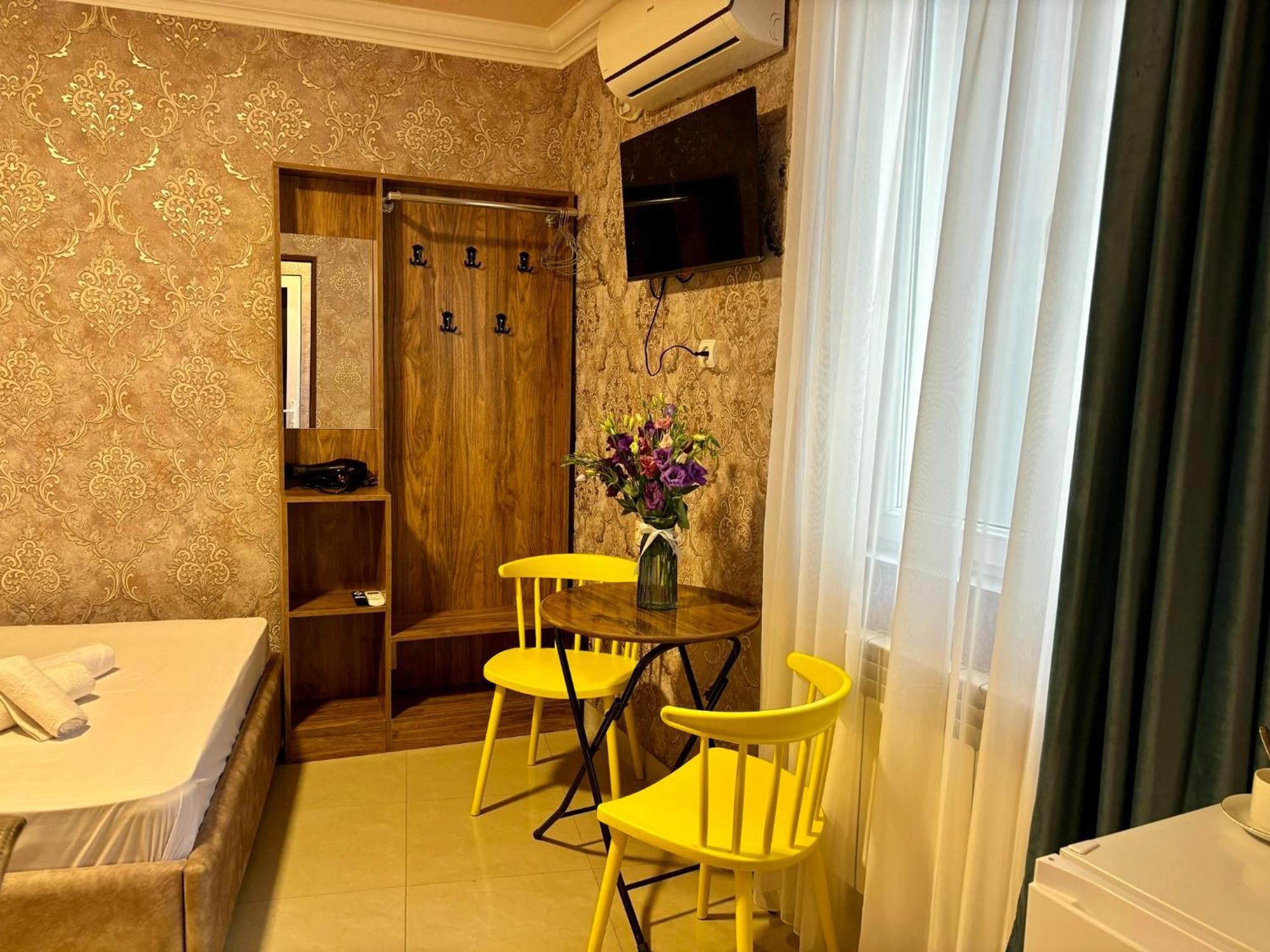 Styopa Hotel Ереван Екстериор снимка
