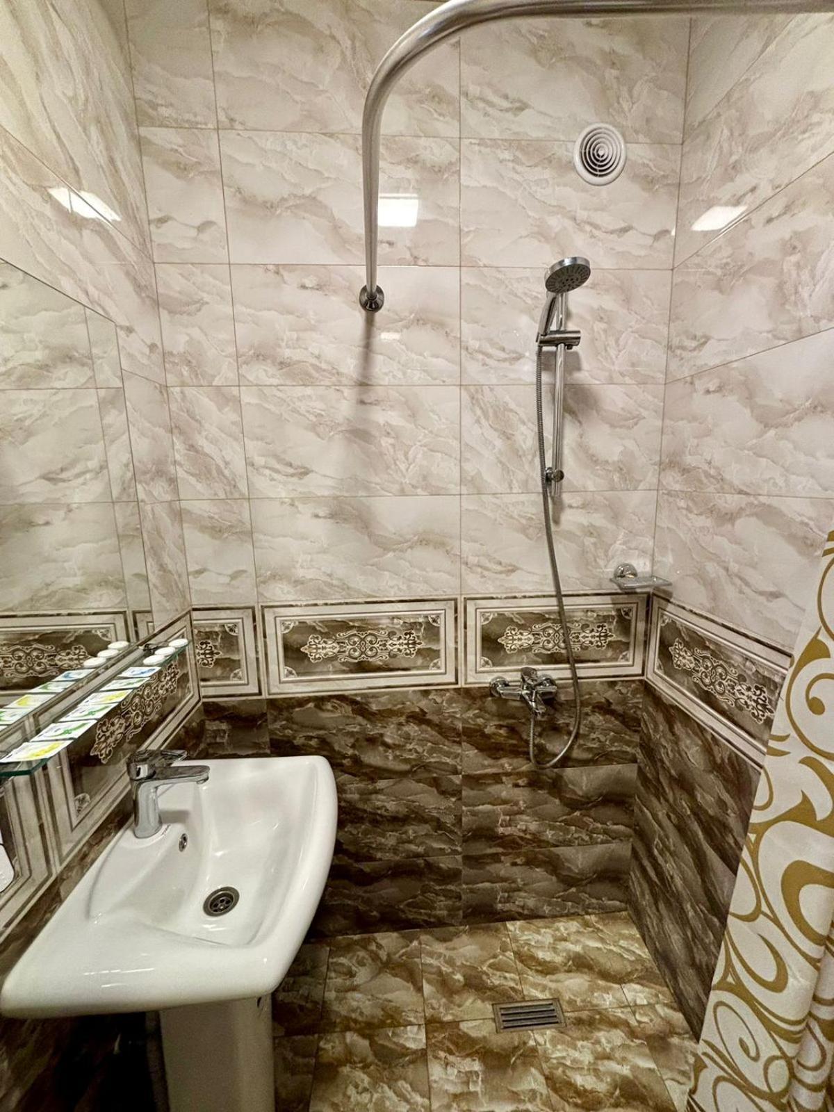Styopa Hotel Ереван Екстериор снимка