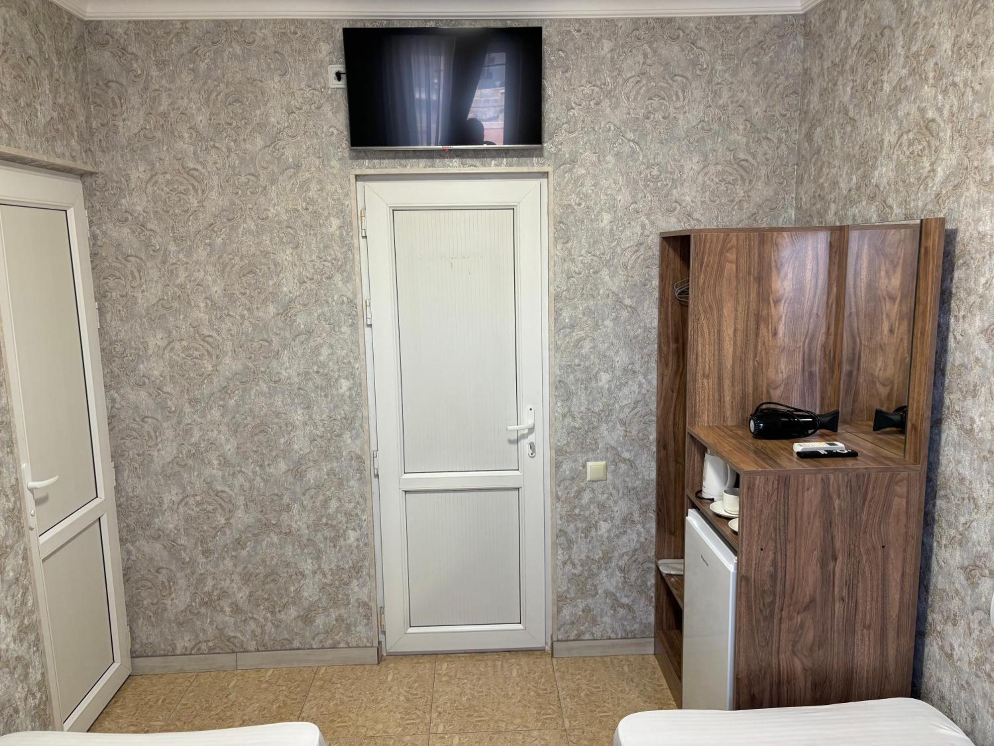 Styopa Hotel Ереван Екстериор снимка