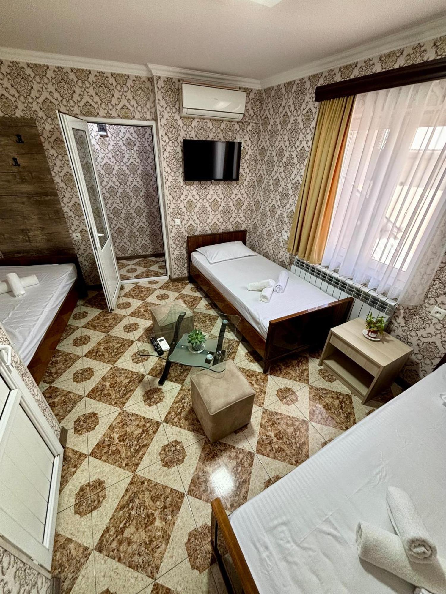 Styopa Hotel Ереван Екстериор снимка