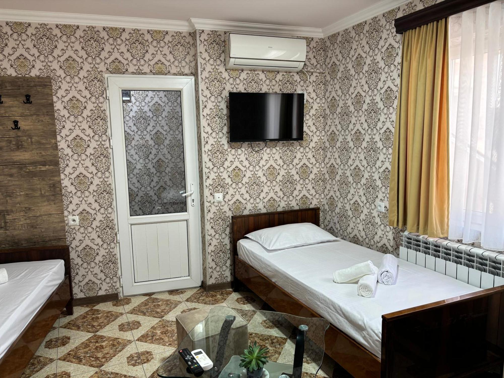 Styopa Hotel Ереван Екстериор снимка